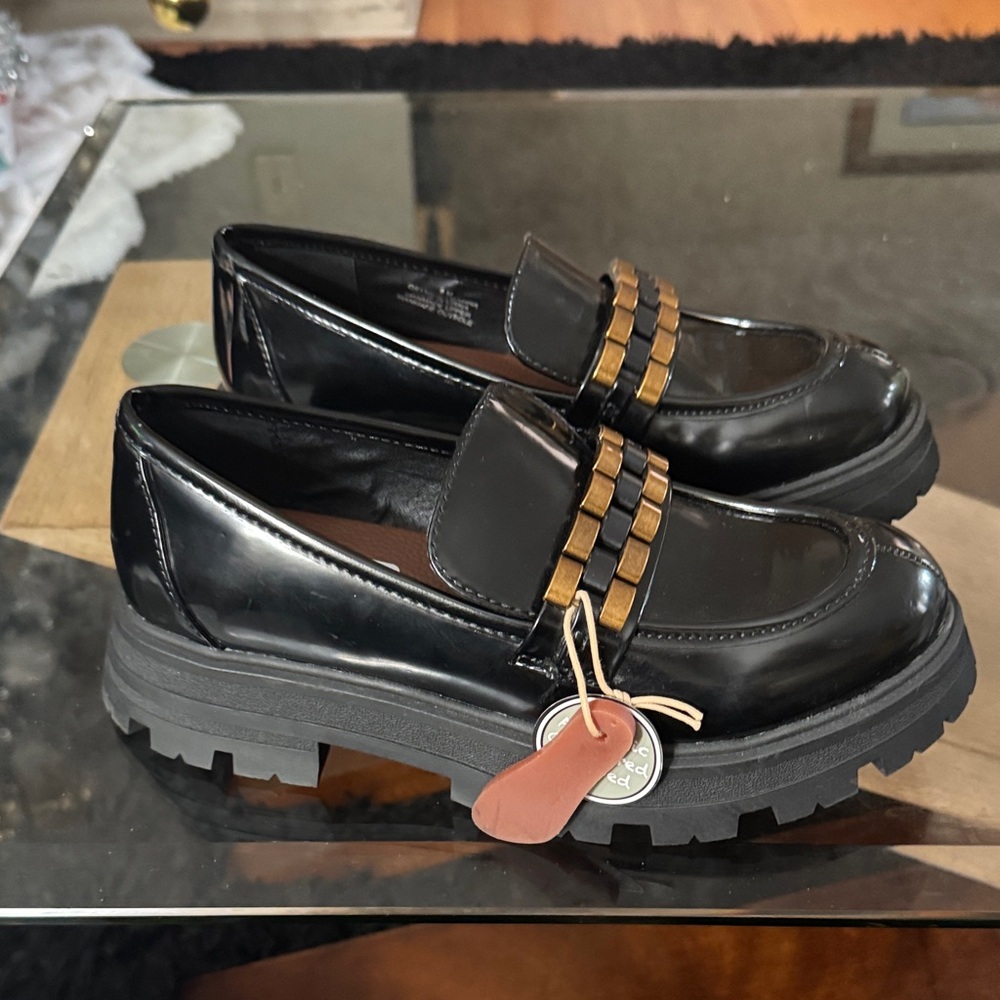 MIA Black and Tan Women's Loafers - Picture 4 of 8
